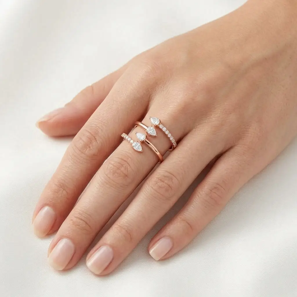Pera Ring in pink gold with pear-shaped diamonds and pavé diamond accents