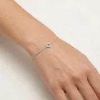 Funky Square Bracelet in white gold with a pavé diamond square motif